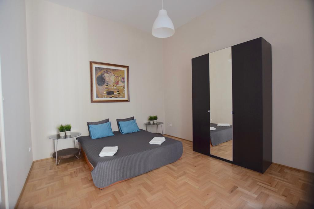 Standard Apartment By Hi5 - Muzeum 5 Budapest Eksteriør bilde